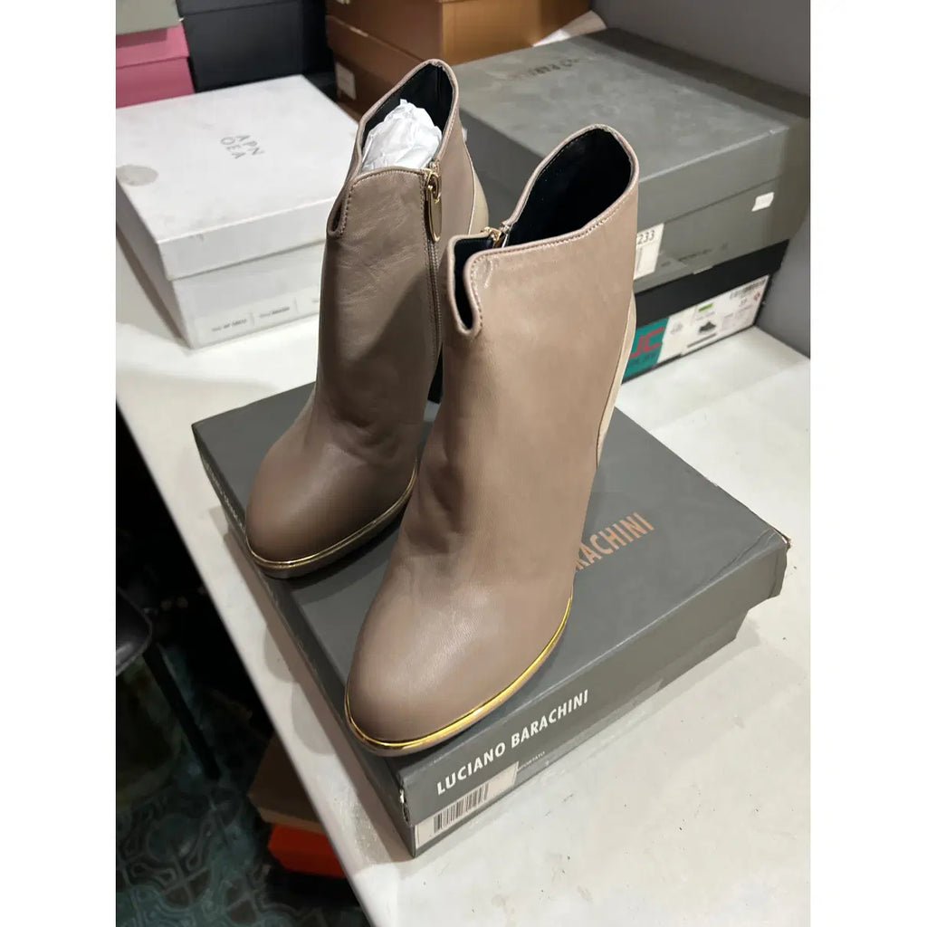 VC-36808931 – Foto originale Vestiaire 5