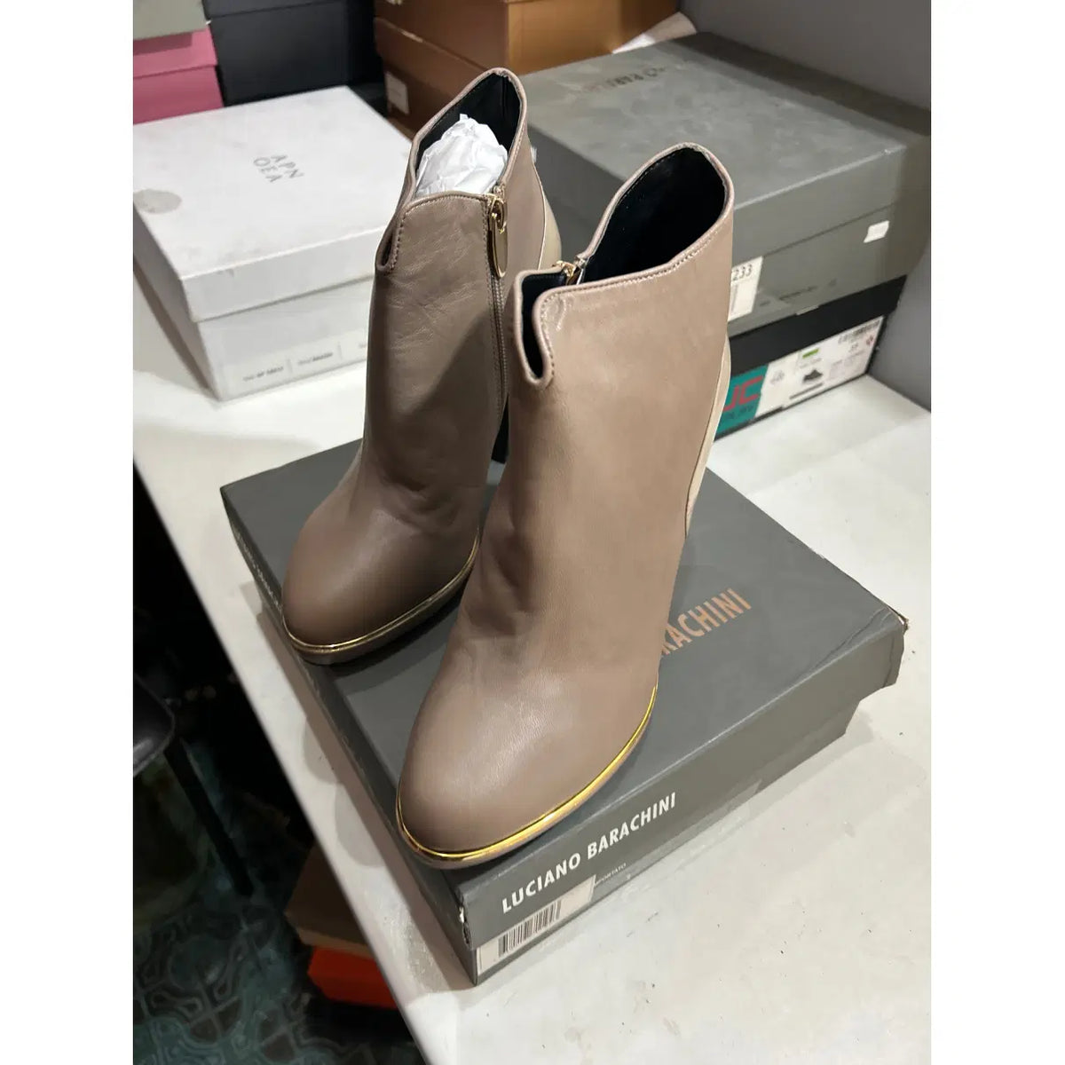 VC-36808931 – Foto originale Vestiaire 5
